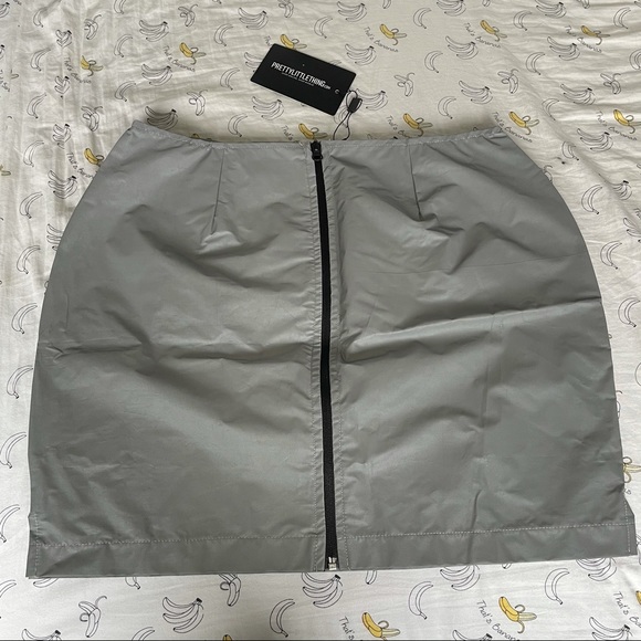 ⭐️ 4/$10 Reflective zip up mini skirt - Picture 3 of 5